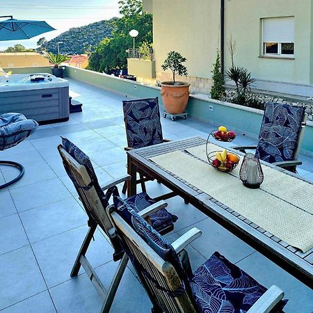 2 Bedroom Beautiful Apartment In Makarska Luaran gambar