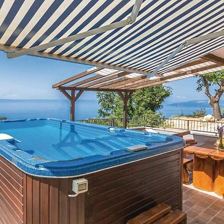 2 Bedroom Beautiful Apartment In Makarska Luaran gambar