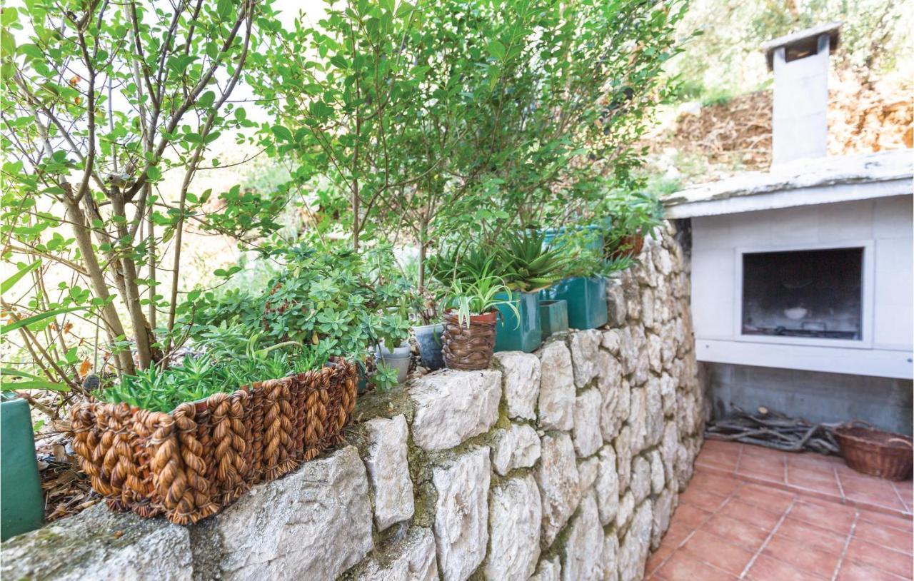2 Bedroom Beautiful Apartment In Makarska Luaran gambar