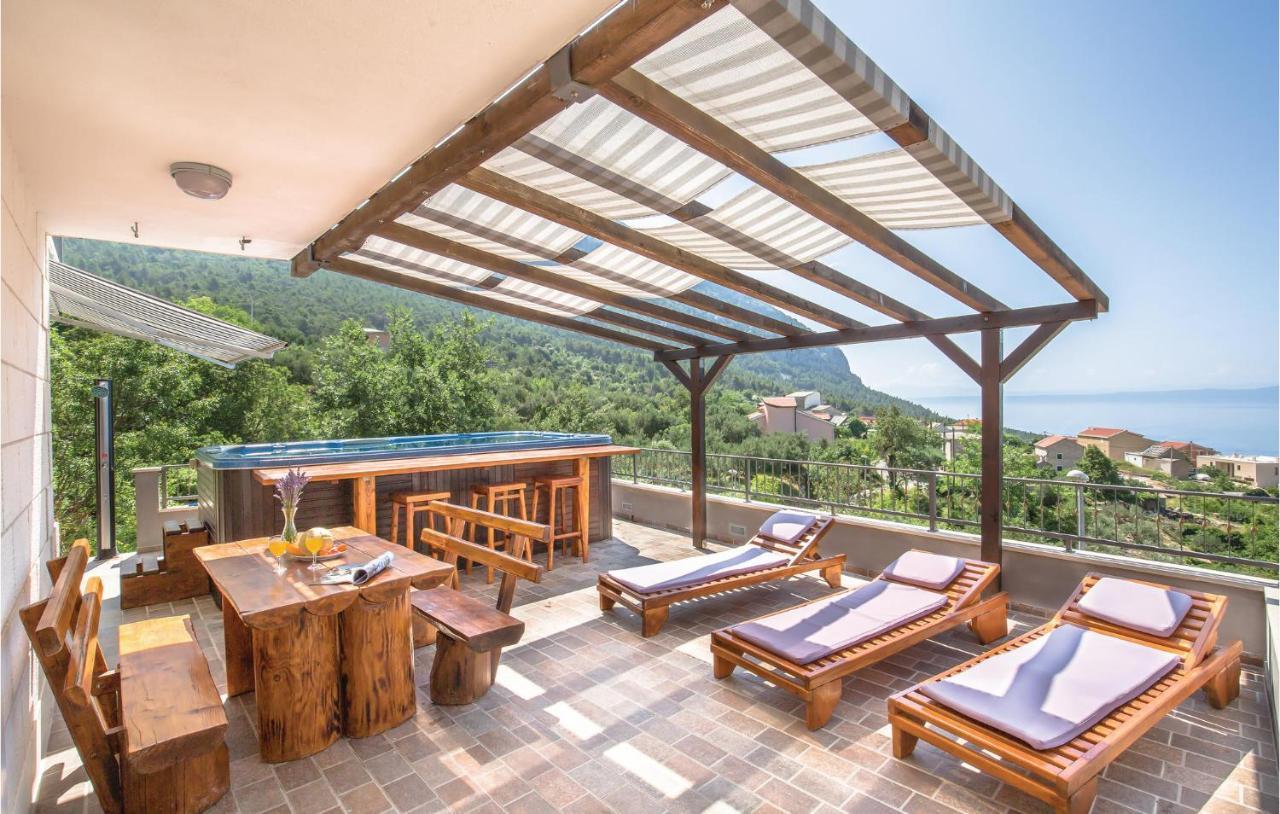 2 Bedroom Beautiful Apartment In Makarska Luaran gambar