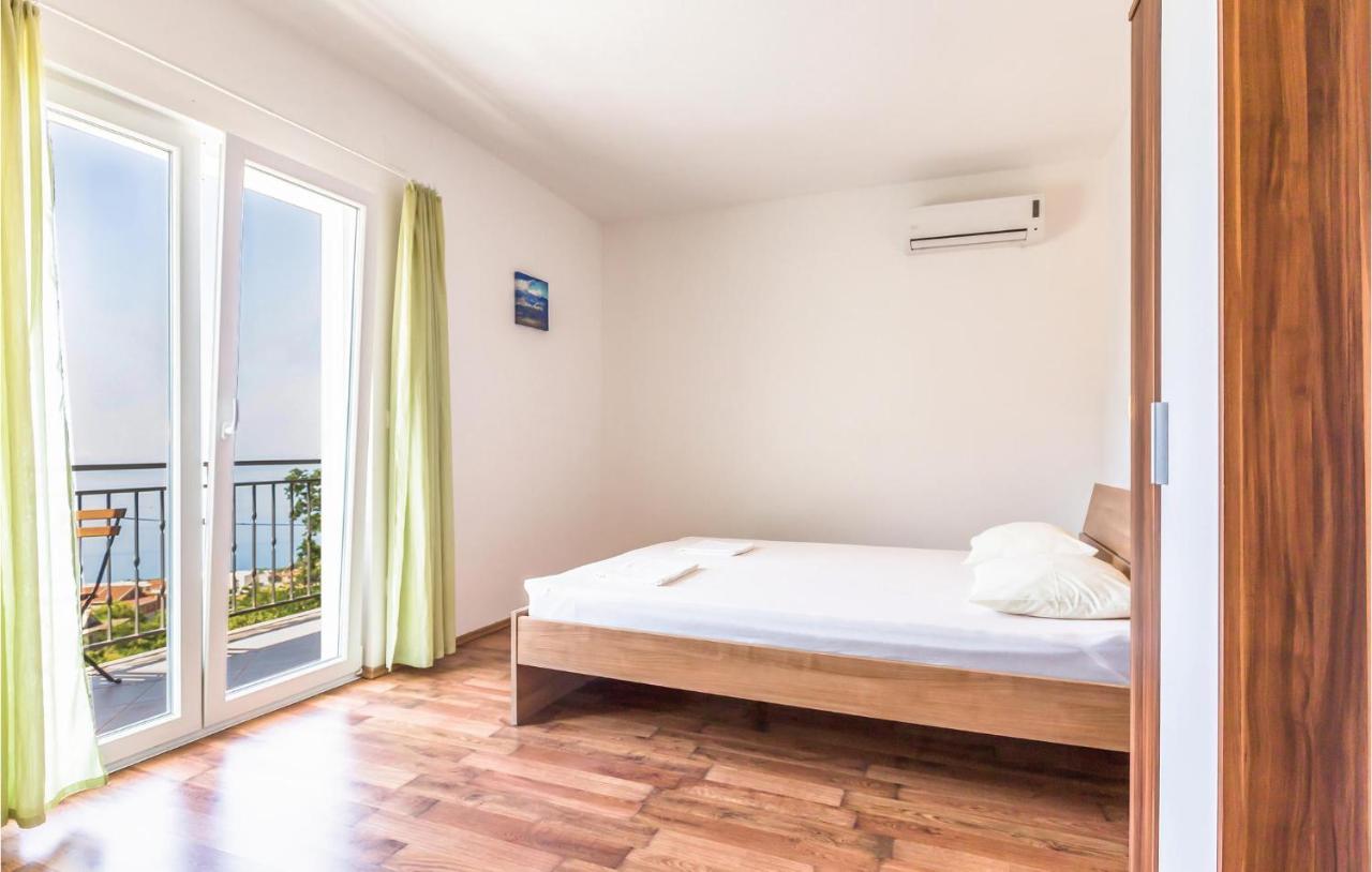 2 Bedroom Beautiful Apartment In Makarska Luaran gambar