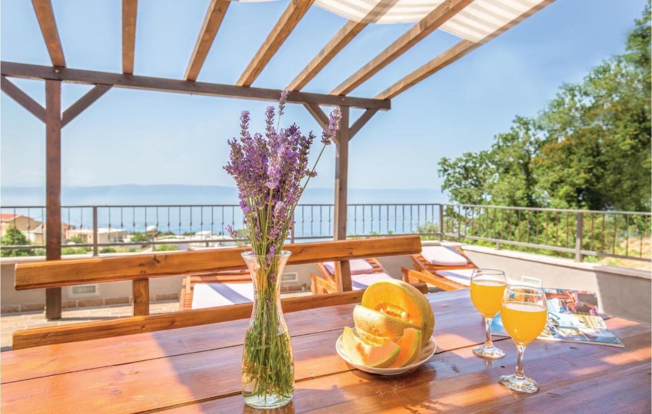 2 Bedroom Beautiful Apartment In Makarska Luaran gambar