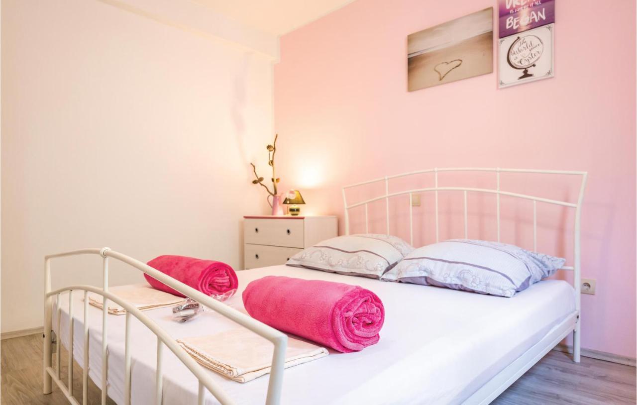 2 Bedroom Beautiful Apartment In Makarska Luaran gambar