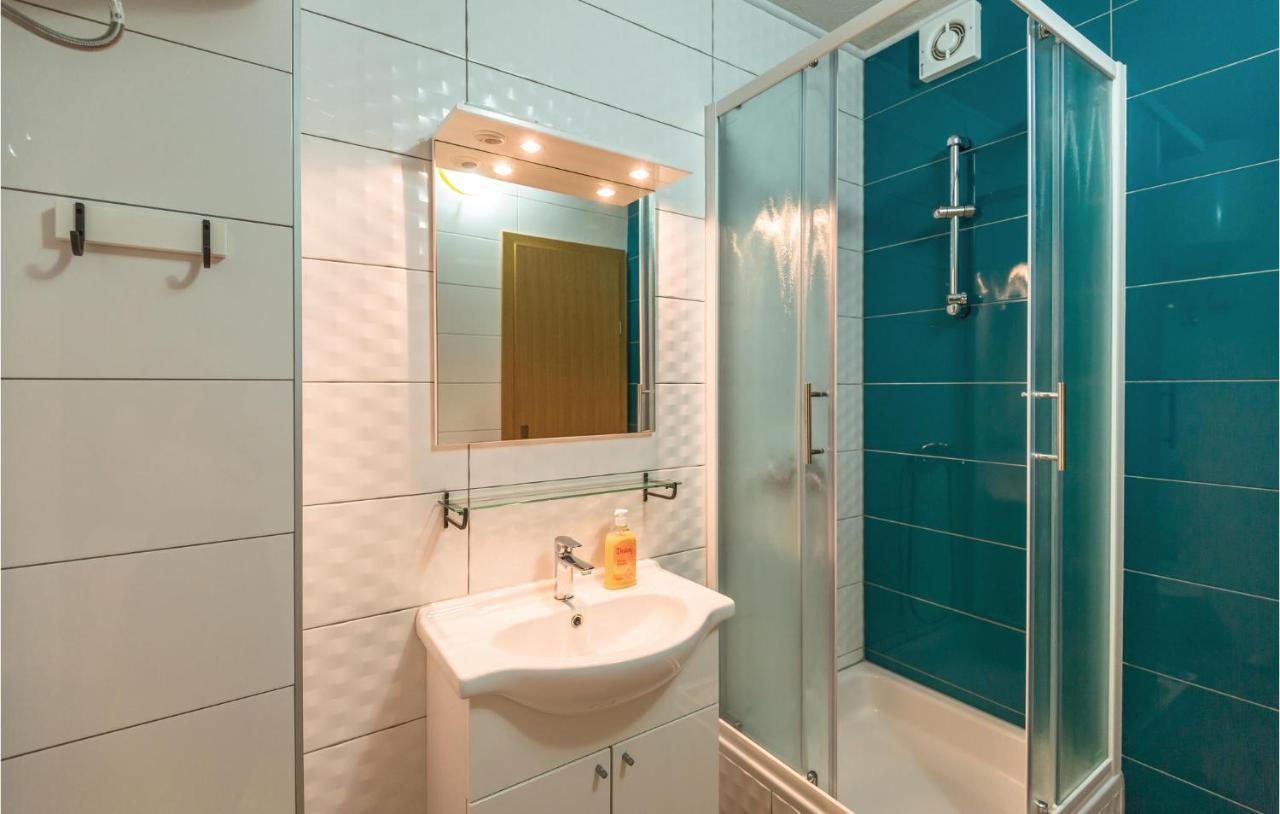 2 Bedroom Beautiful Apartment In Makarska Luaran gambar