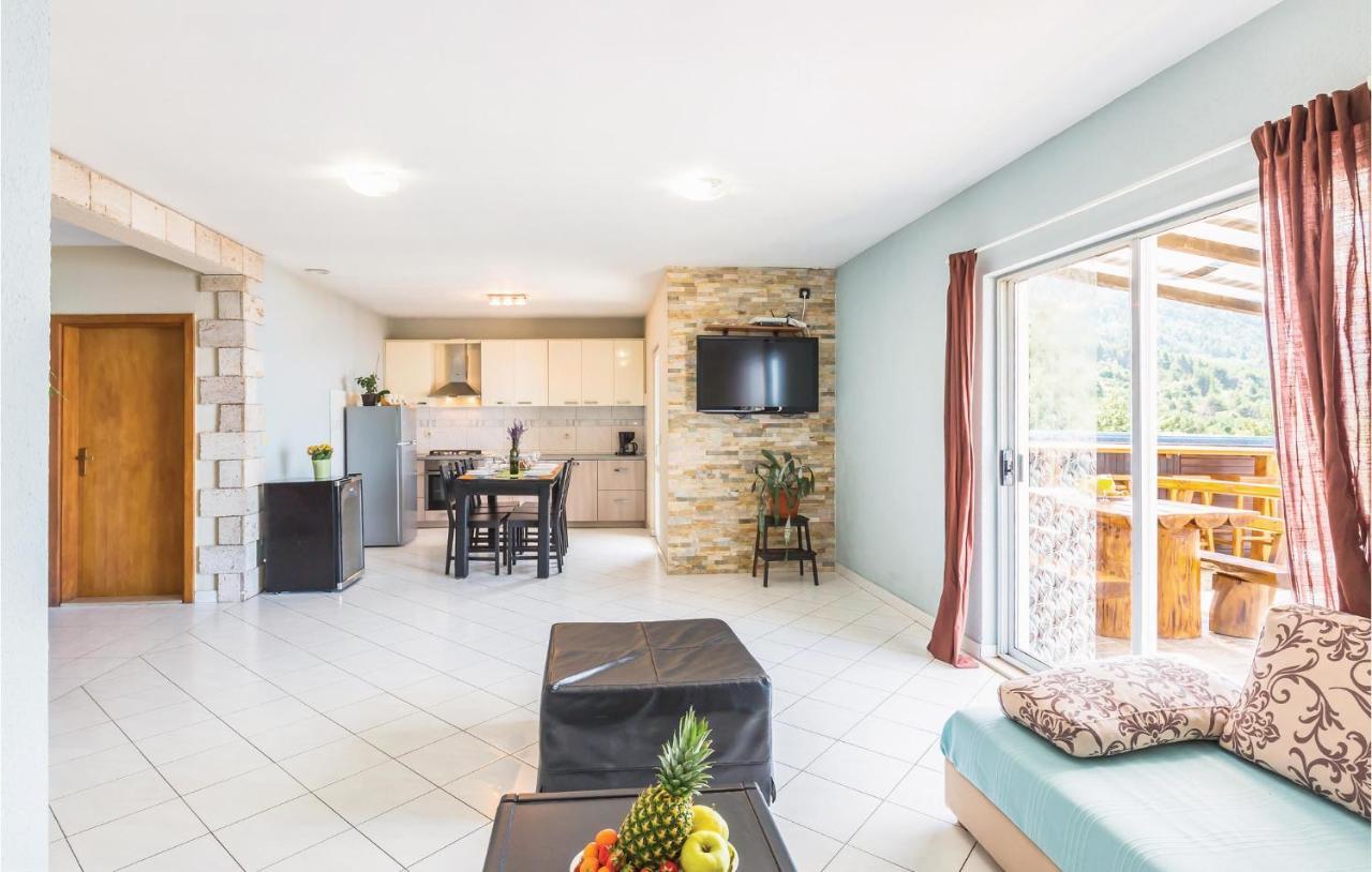 2 Bedroom Beautiful Apartment In Makarska Luaran gambar