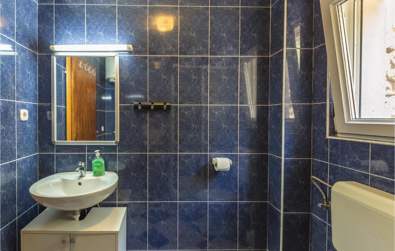2 Bedroom Beautiful Apartment In Makarska Luaran gambar