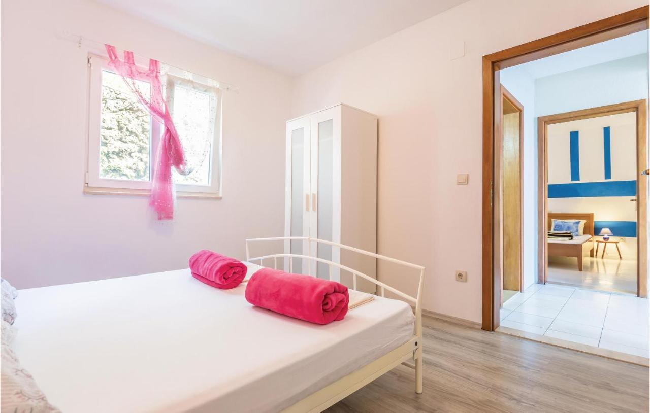 2 Bedroom Beautiful Apartment In Makarska Luaran gambar