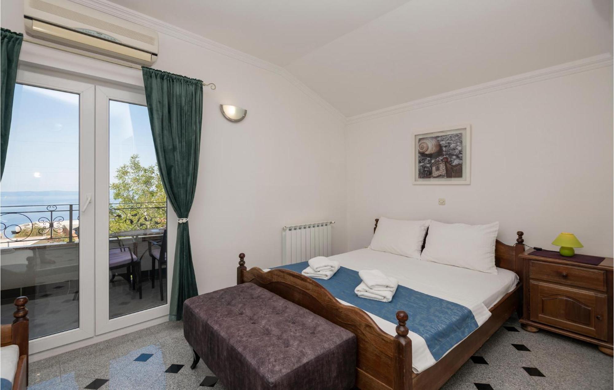 2 Bedroom Beautiful Apartment In Makarska Luaran gambar