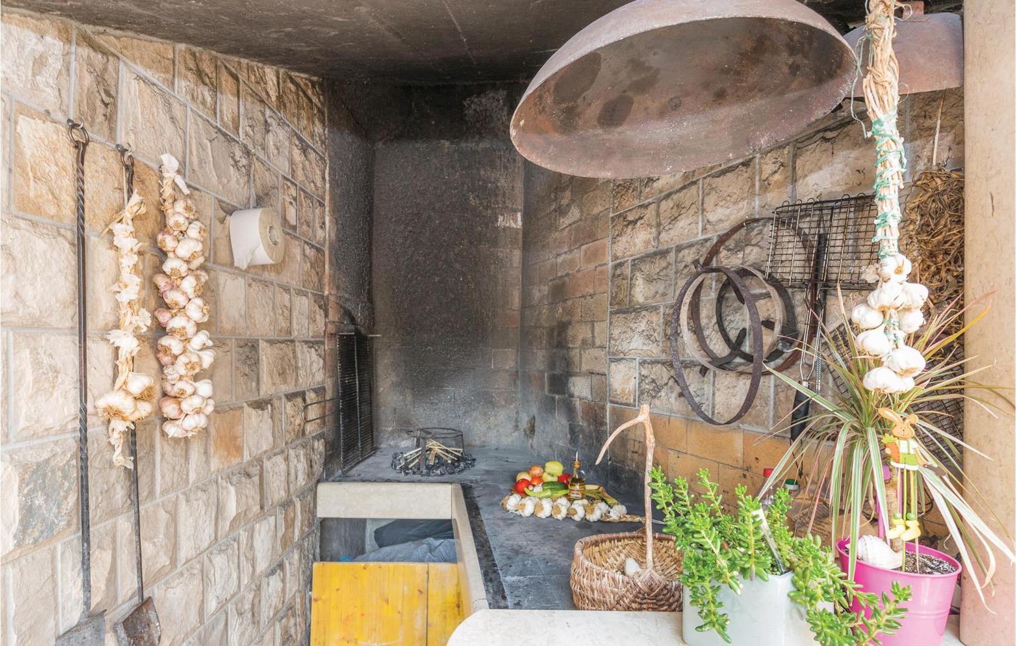 2 Bedroom Beautiful Apartment In Makarska Luaran gambar