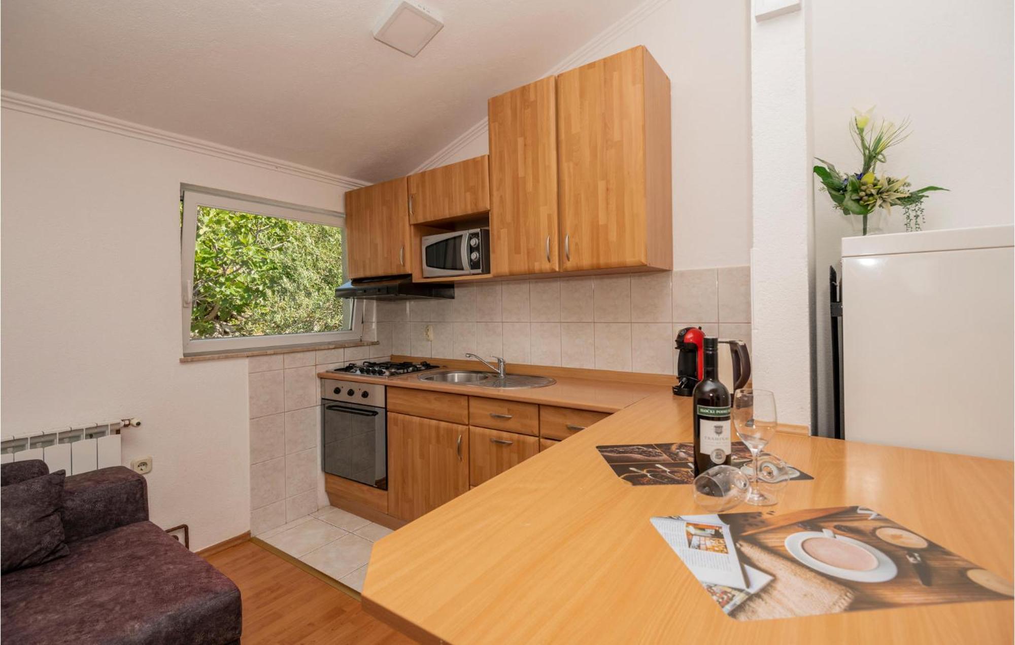 2 Bedroom Beautiful Apartment In Makarska Luaran gambar