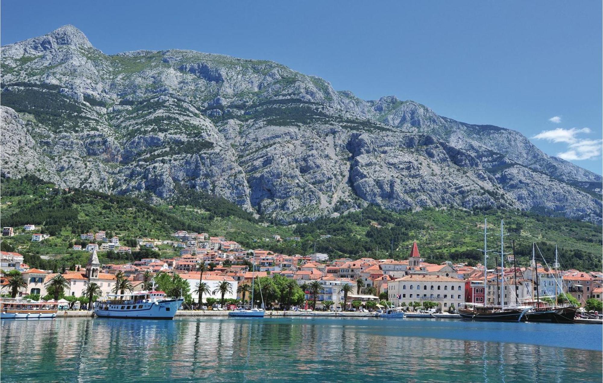 2 Bedroom Beautiful Apartment In Makarska Luaran gambar