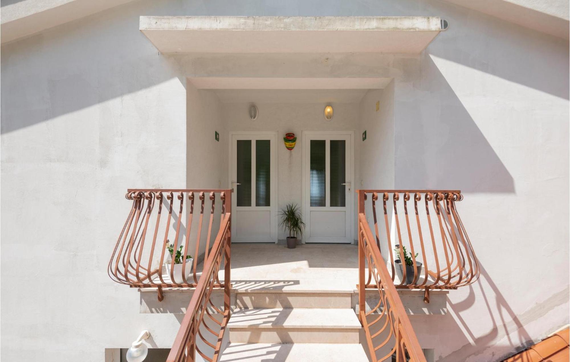 2 Bedroom Beautiful Apartment In Makarska Luaran gambar