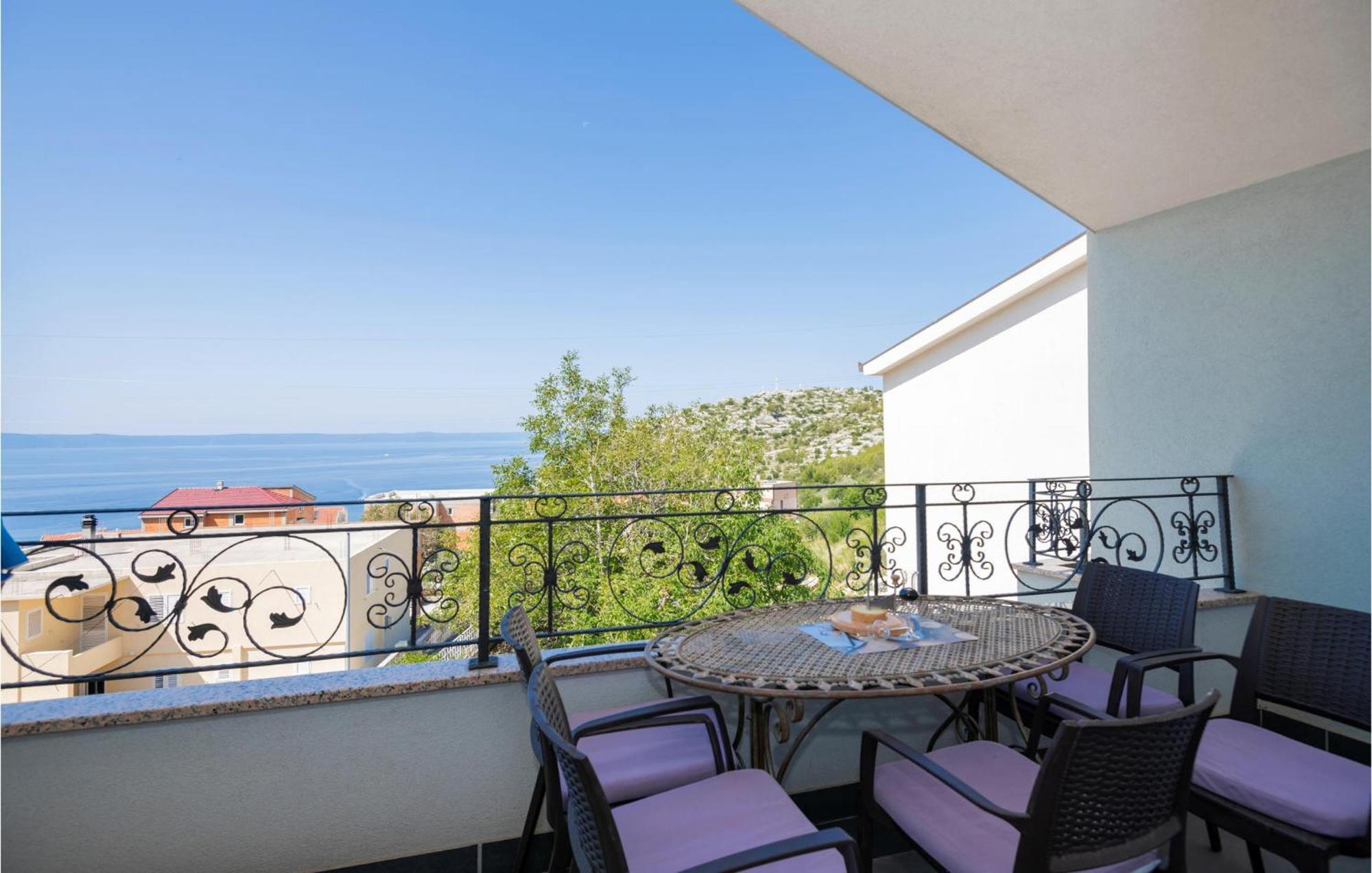 2 Bedroom Beautiful Apartment In Makarska Luaran gambar