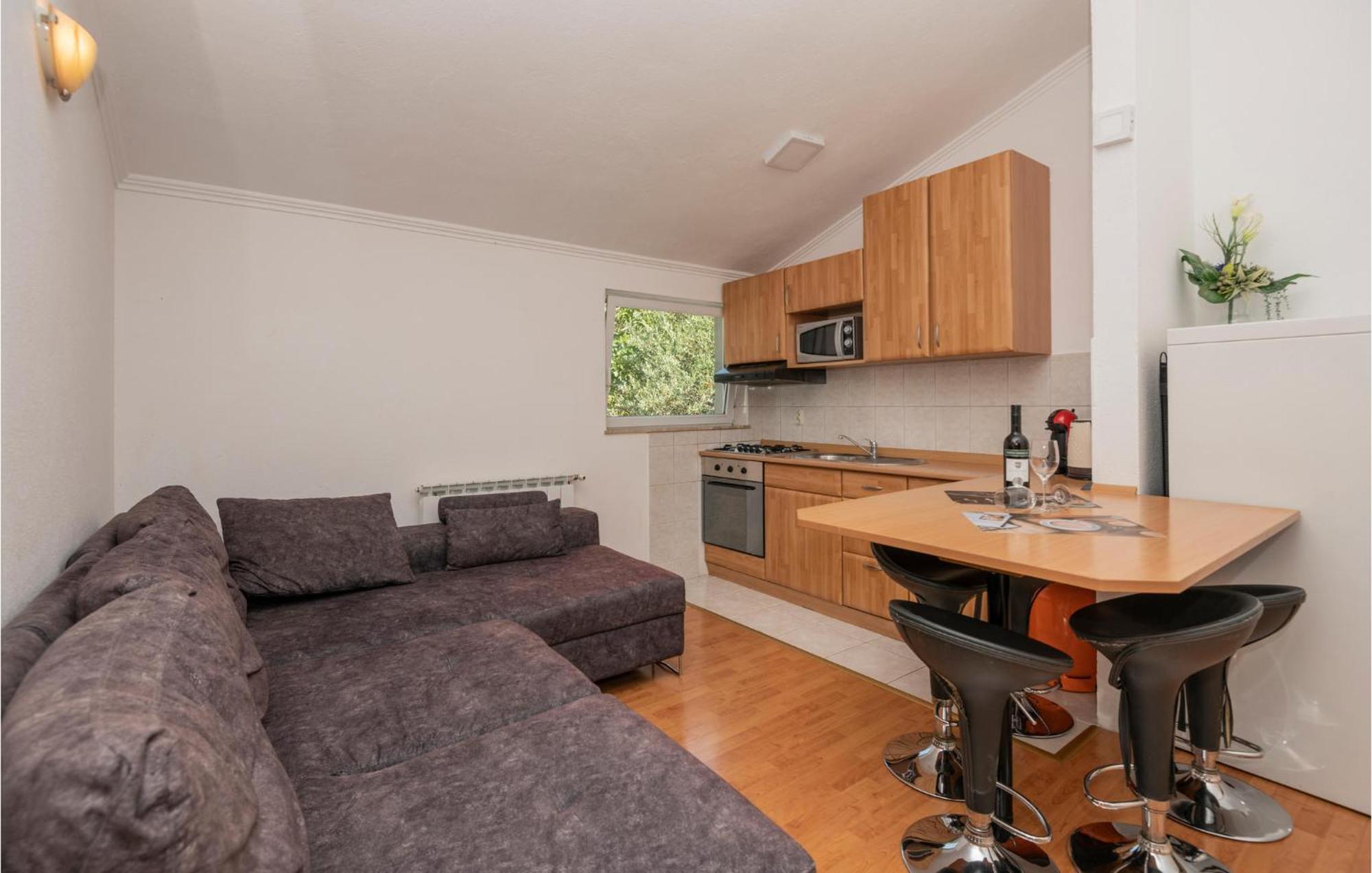 2 Bedroom Beautiful Apartment In Makarska Luaran gambar