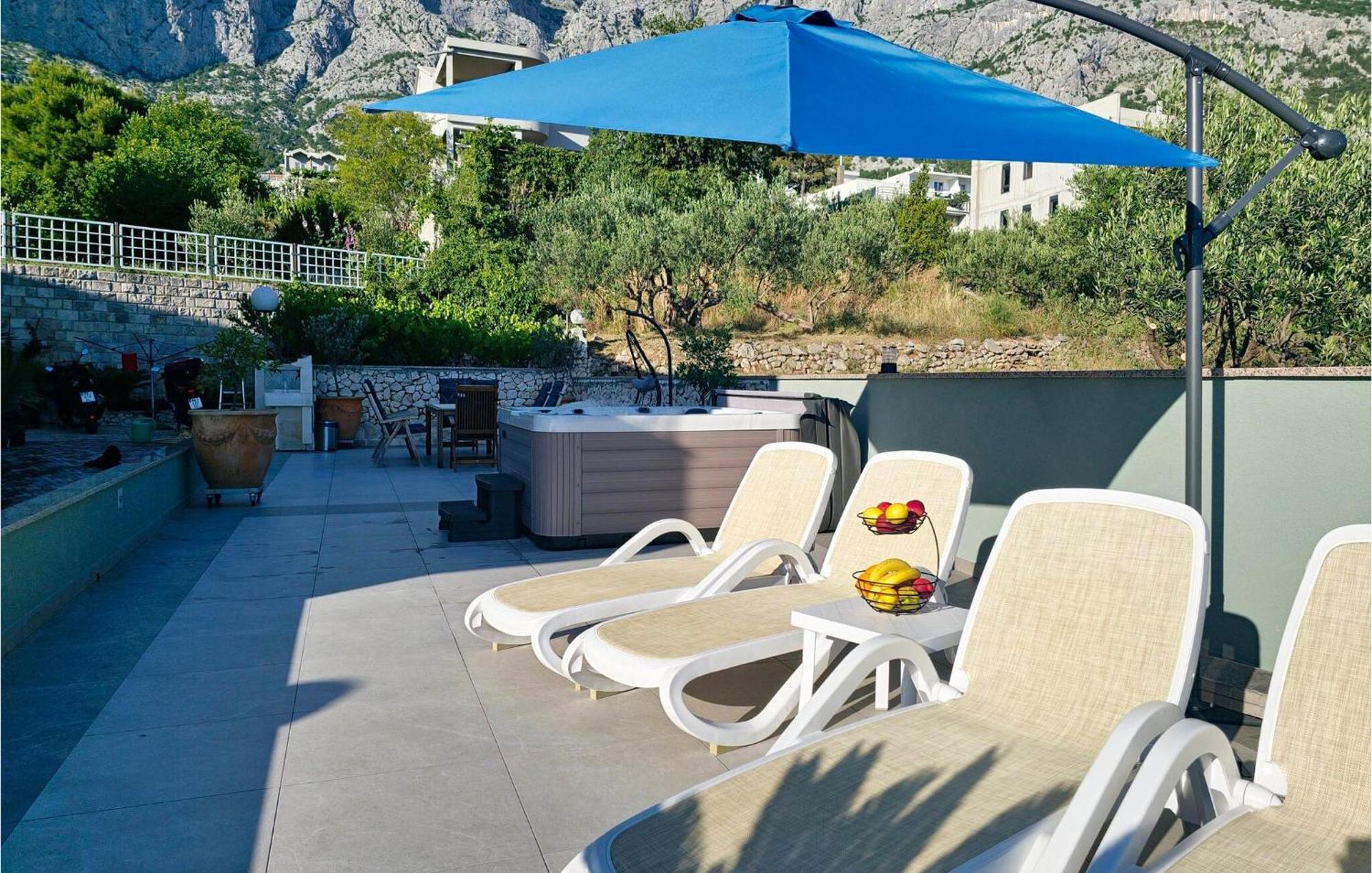 2 Bedroom Beautiful Apartment In Makarska Luaran gambar